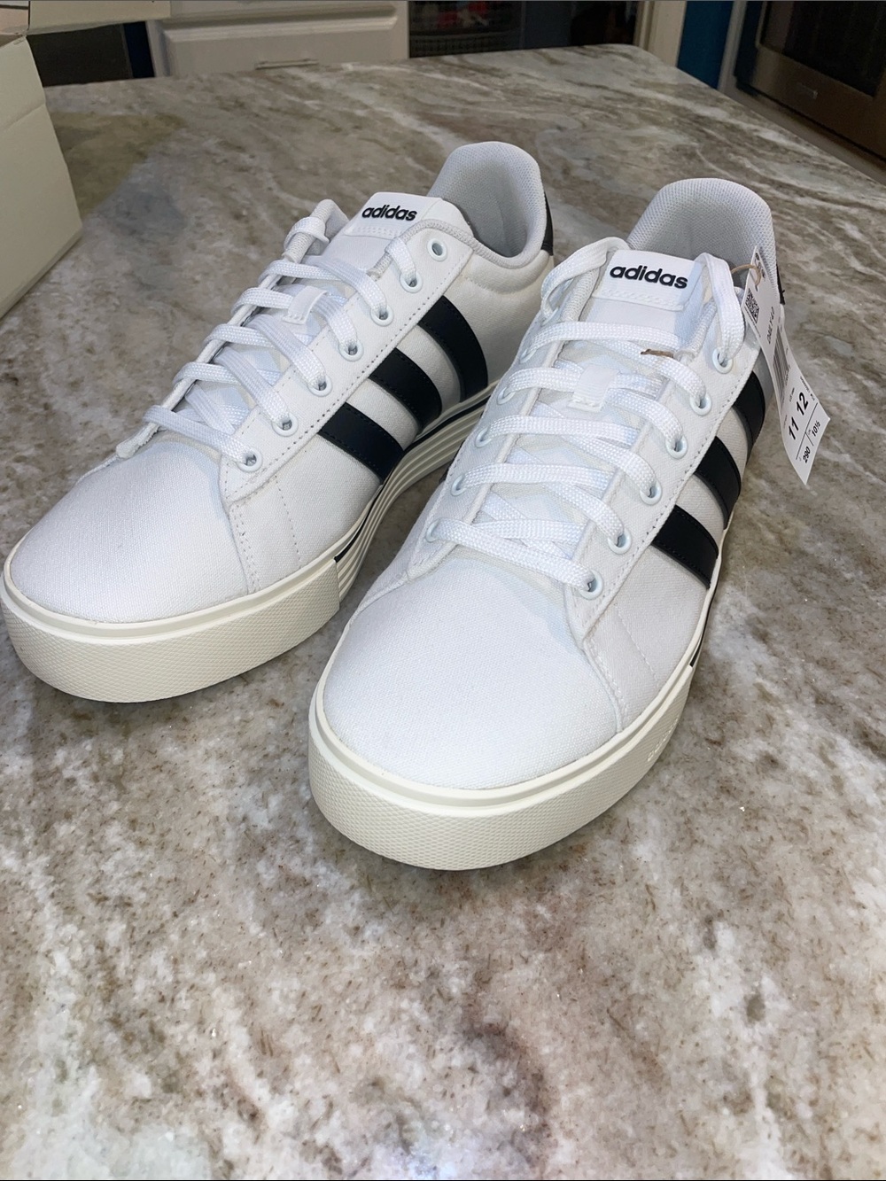 Adidas daily 4.0 sneakers (BRAND NEW)